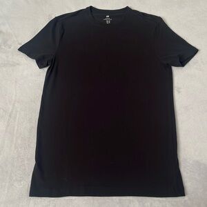 Men’s H&M Slim Fit Basic Black Tee- XS